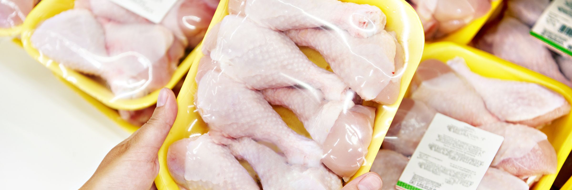 chicken drumsticks in supermarket